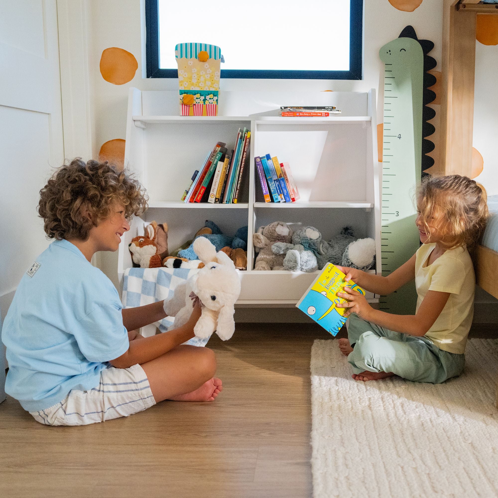 Frankie Bookcase – Max and Lily